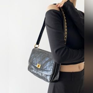 NEW VINTAGE QUILTING BLACK LEATHER CROSSBODY AND SHOULDER BAG